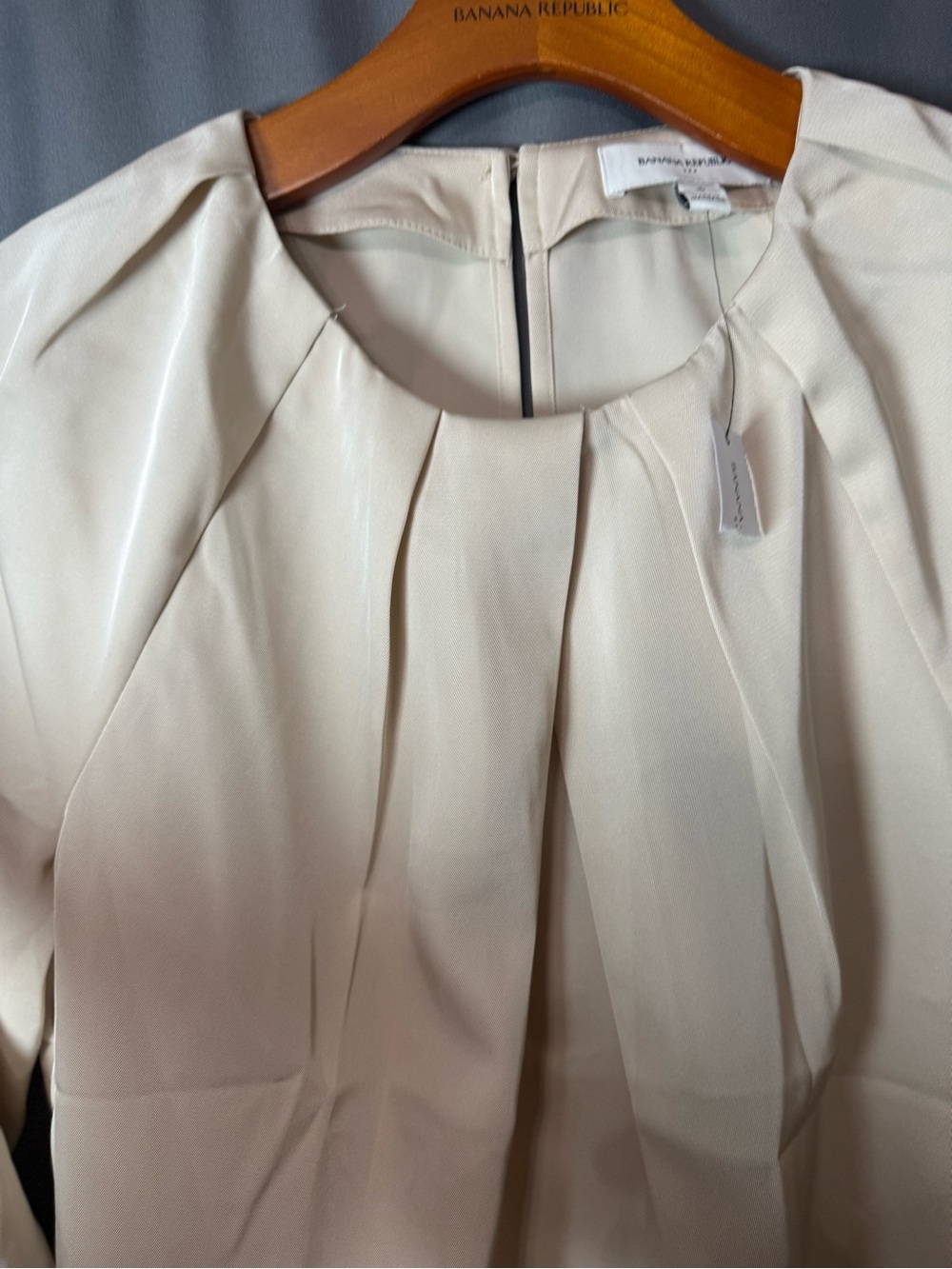 Banana Republic Cream Pleated Long-Sleeve Blouse - Picture 2 of 5